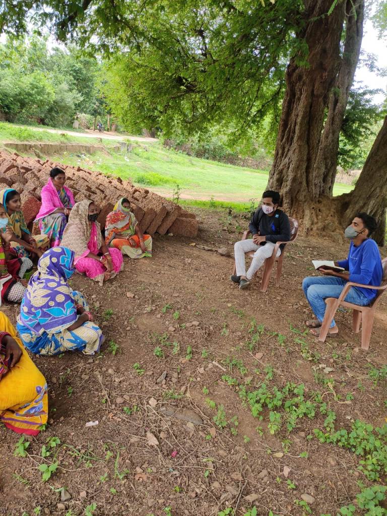 In partnership with Gram Unnati Foundation, Jindal Stainless Foundation helped organize an on-farm training session to farmers